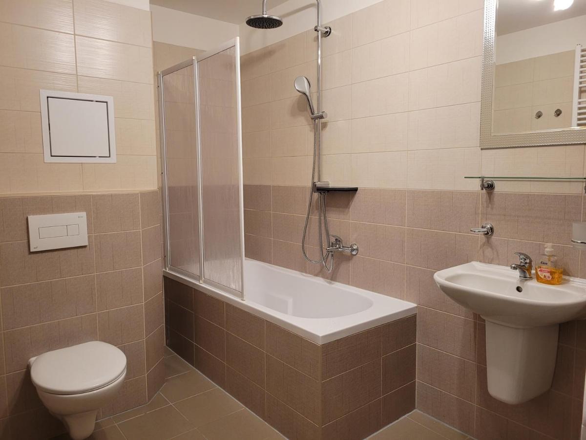 Apartment Svahova Karlovy Vary Esterno foto